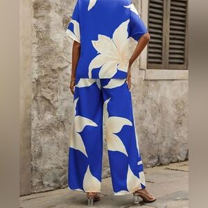 SHEIN Size Medium Floral Blue and Cream Women's Flowy Wide Leg Pants